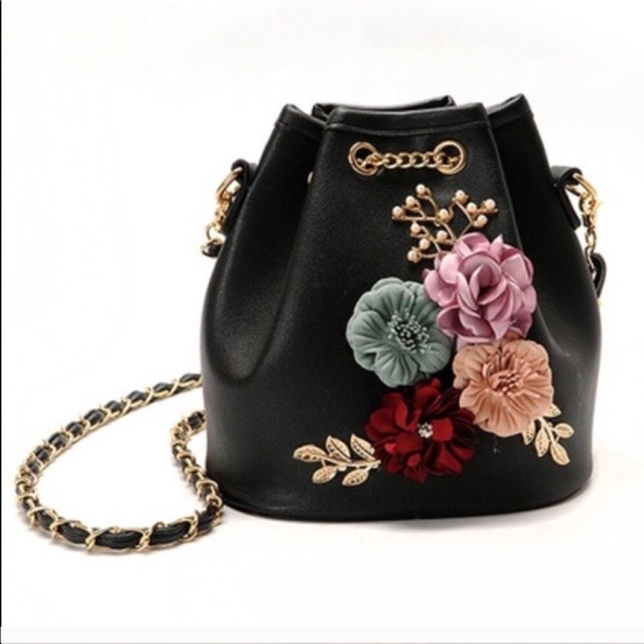 BOUTIQUE Handbags - BLACK FLORAL BUCKET